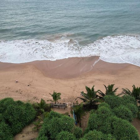 Waves Ranna Cabana And Seafood Exterior foto