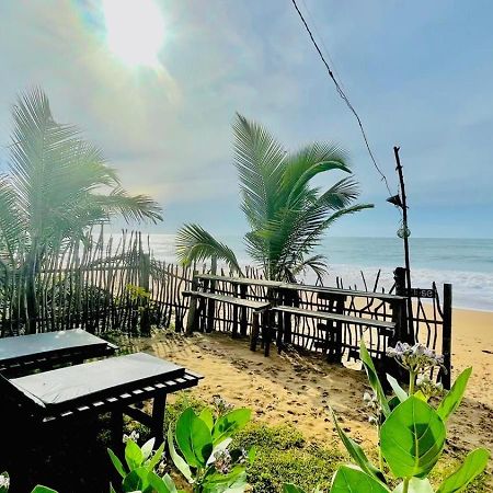 Waves Ranna Cabana And Seafood Exterior foto