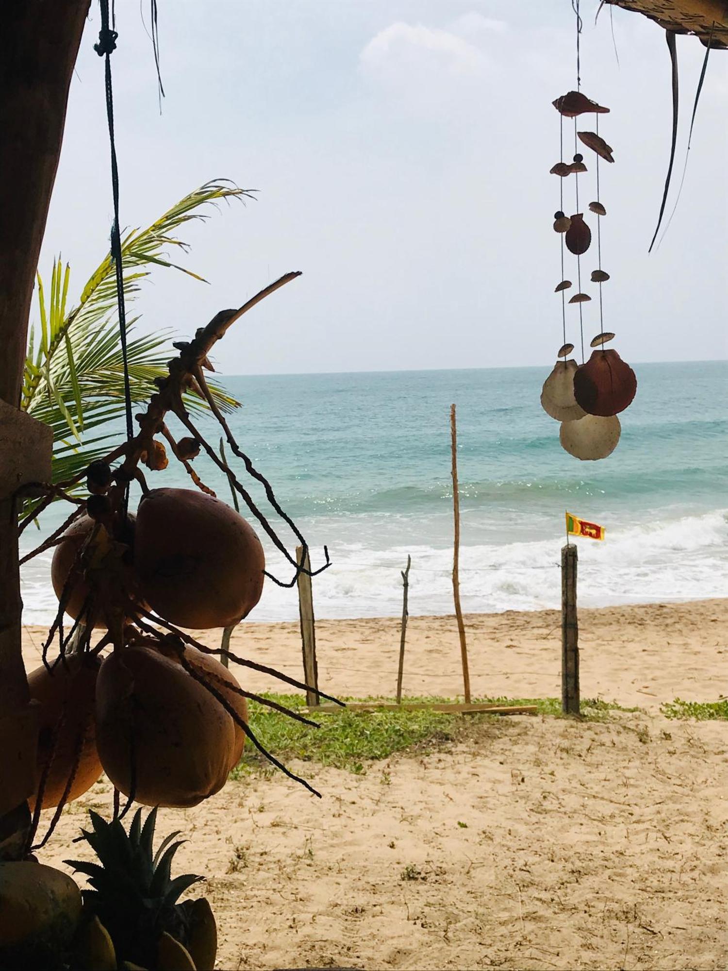 Waves Ranna Cabana And Seafood Exterior foto