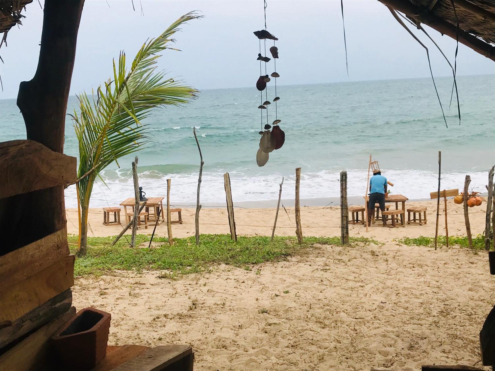 Waves Ranna Cabana And Seafood Exterior foto