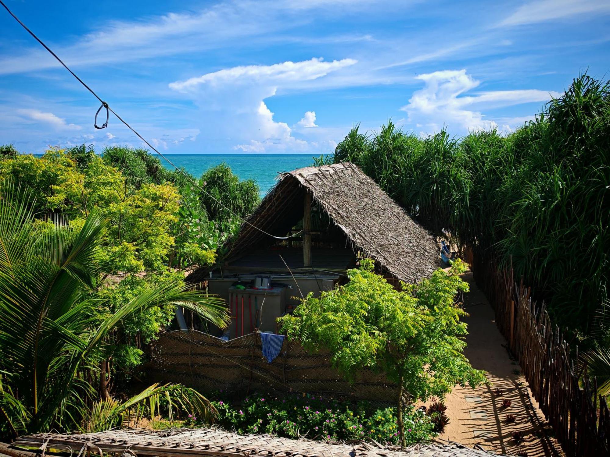 Waves Ranna Cabana And Seafood Exterior foto