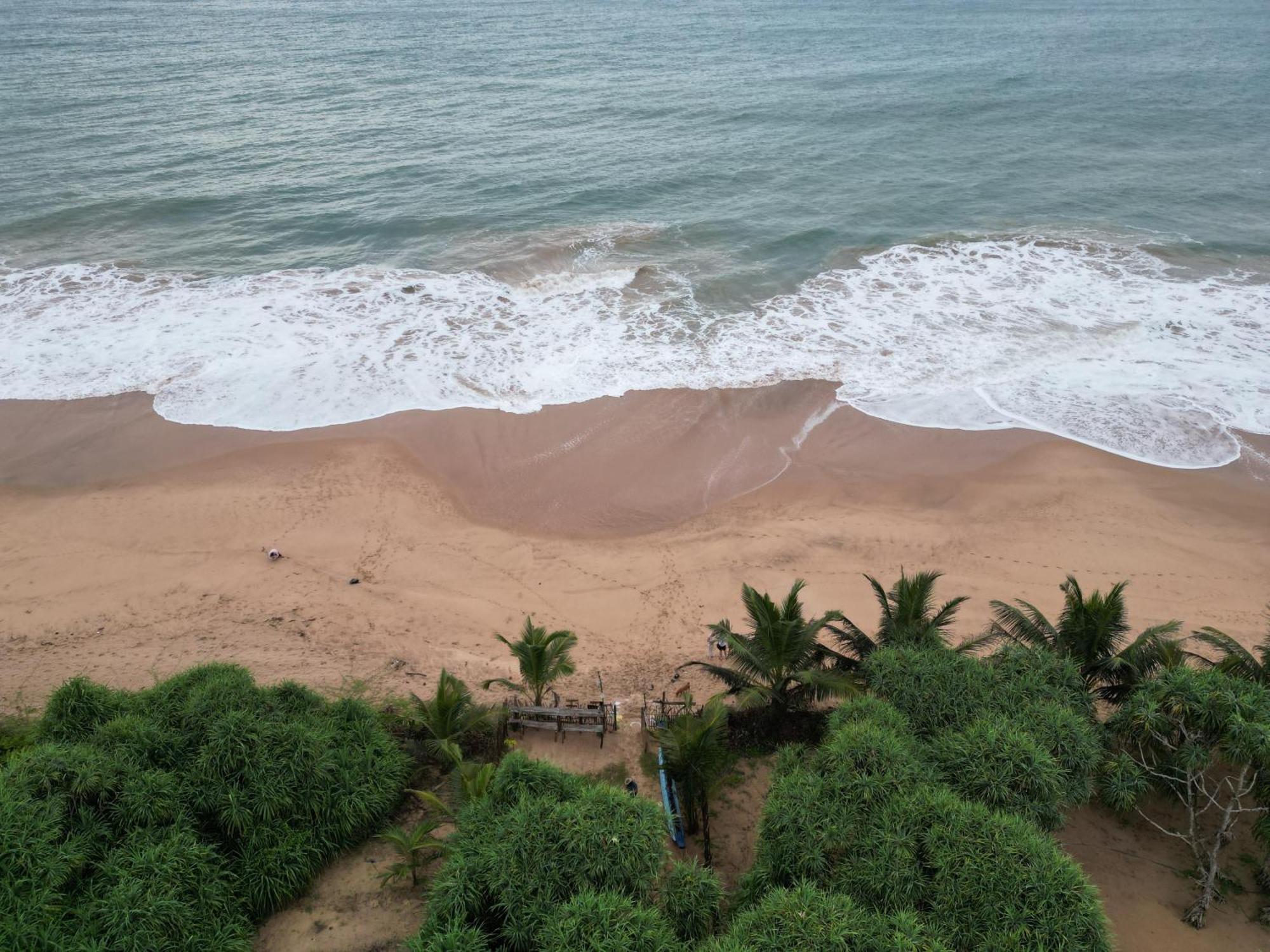 Waves Ranna Cabana And Seafood Exterior foto