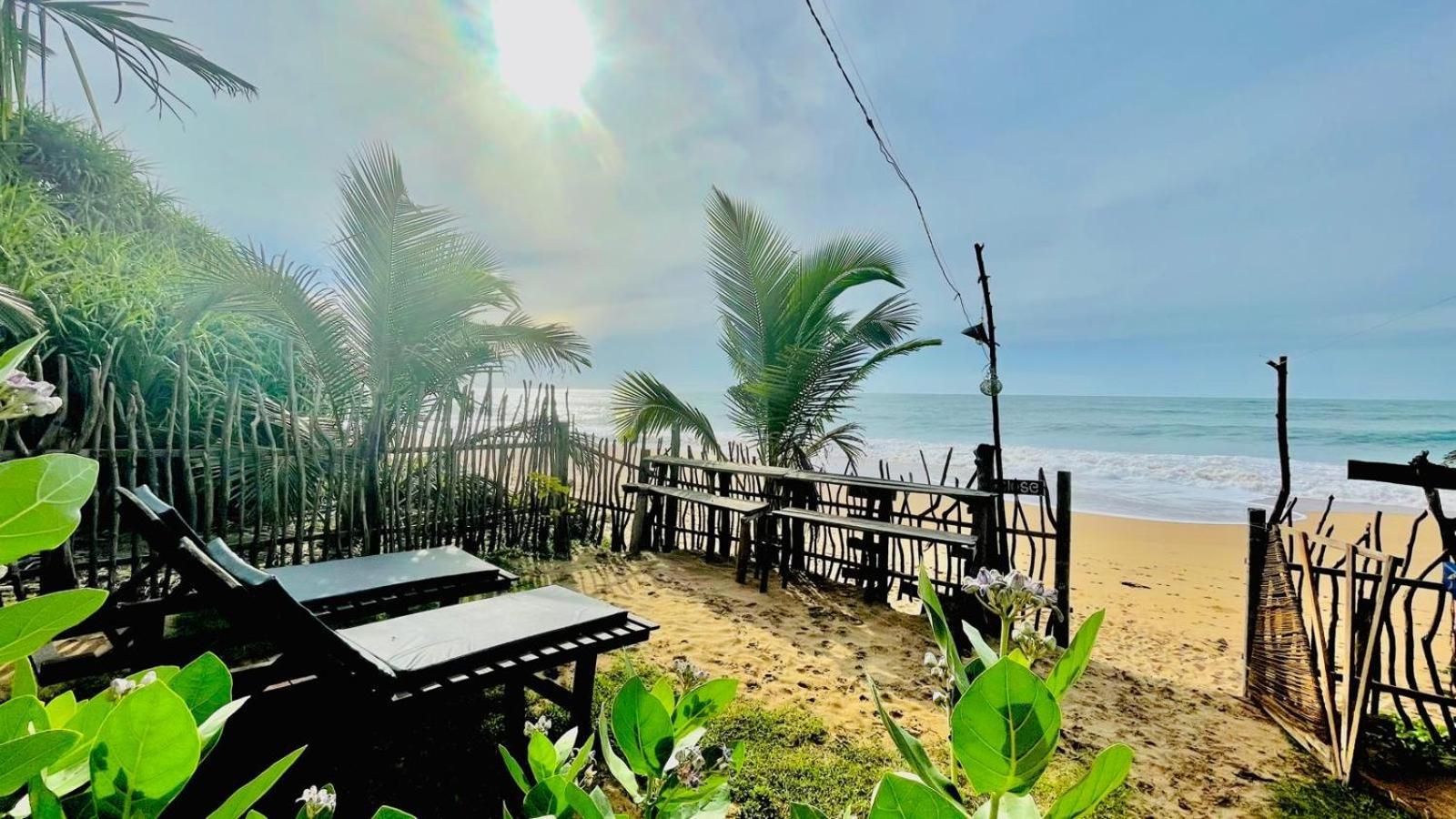 Waves Ranna Cabana And Seafood Exterior foto